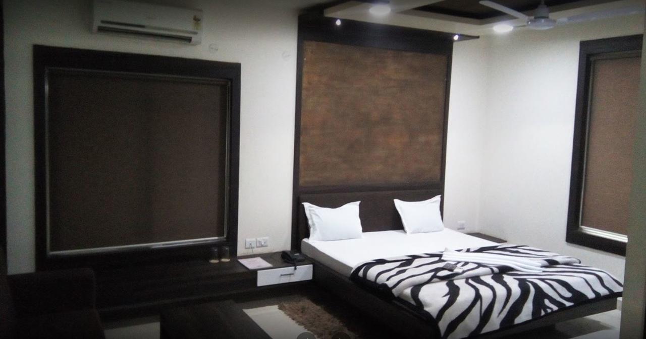 City Surya Hotel Gaya Exterior foto